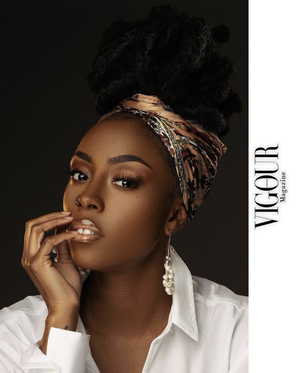 _xKRISx_'s tweet photo. Amazing Collab w/ @Fortefitography
@VigourMagazine
#dmvmua #photography #editorial #Melanin #beauty #makeup https://t.co/2pecNdoXCQ