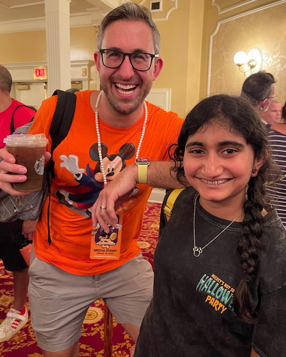 author_shreya's tweet photo. It was a pleasure meeting Social Media influencers @michaeldoesdiz and @brbgoingtodisney at Mickey’s Not So Scary Halloween Party! 🎃 Thank you for your support for Flamingo Feet & The Flip Side!
#disneyworld #youngauthor #disneygeeks #lifteachotherup https://t.co/XO1Qn3vfxc