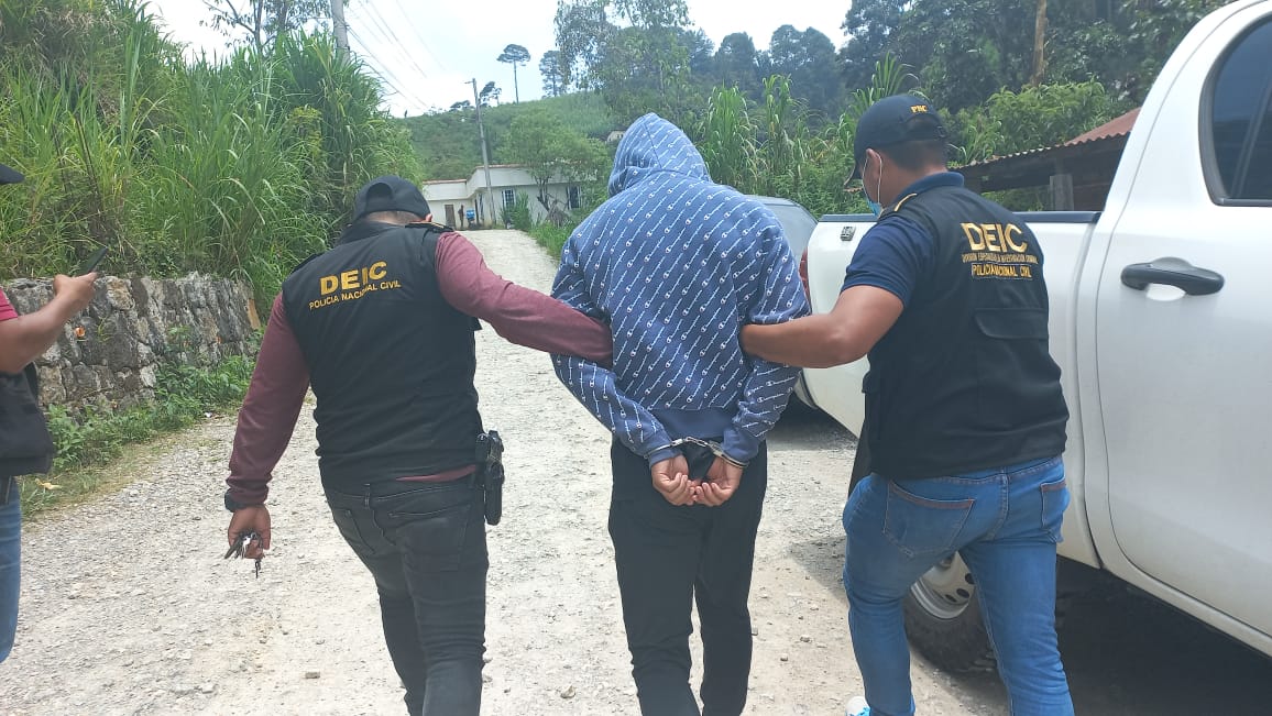 otonielrivera32's tweet photo. #CARCHA: Kevin Josué Tzalám Norales, de 19 años, fue detenido en allanamiento por policías de la #DEIC en coordinación con el Ministerio Público en barrio Chajsaquil, San Pedro Carchá, Alta Verapaz,acusado de producción de pornografía de menores. Era instructor de gimnasio. https://t.co/CQ9d4CNB2E