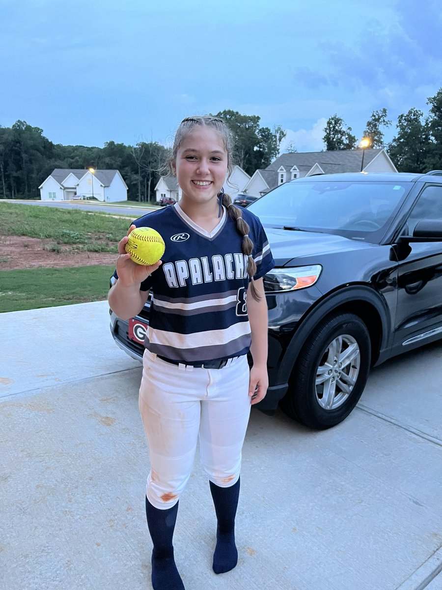 MadisonManey05's tweet photo. Had a great day at the plate and a huge win for the chee! Had a 3 run homer, 2 run single and a 3 run double. Canβt wait to get back at it again tomorrow! @CheeFastpitch @CoachKyleBailey @CoachBaileyAHS @MikeDavo17 @GrizzlyCoachKat https://t.co/w5kQL8O1OS