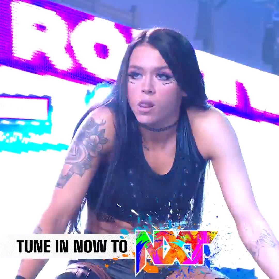 𝐃𝐫𝐚𝐕𝐞𝐧 On Twitter Rt Wwe Roxanne Wwe Wasting No Time Getting Her Hands On Corajadewwe