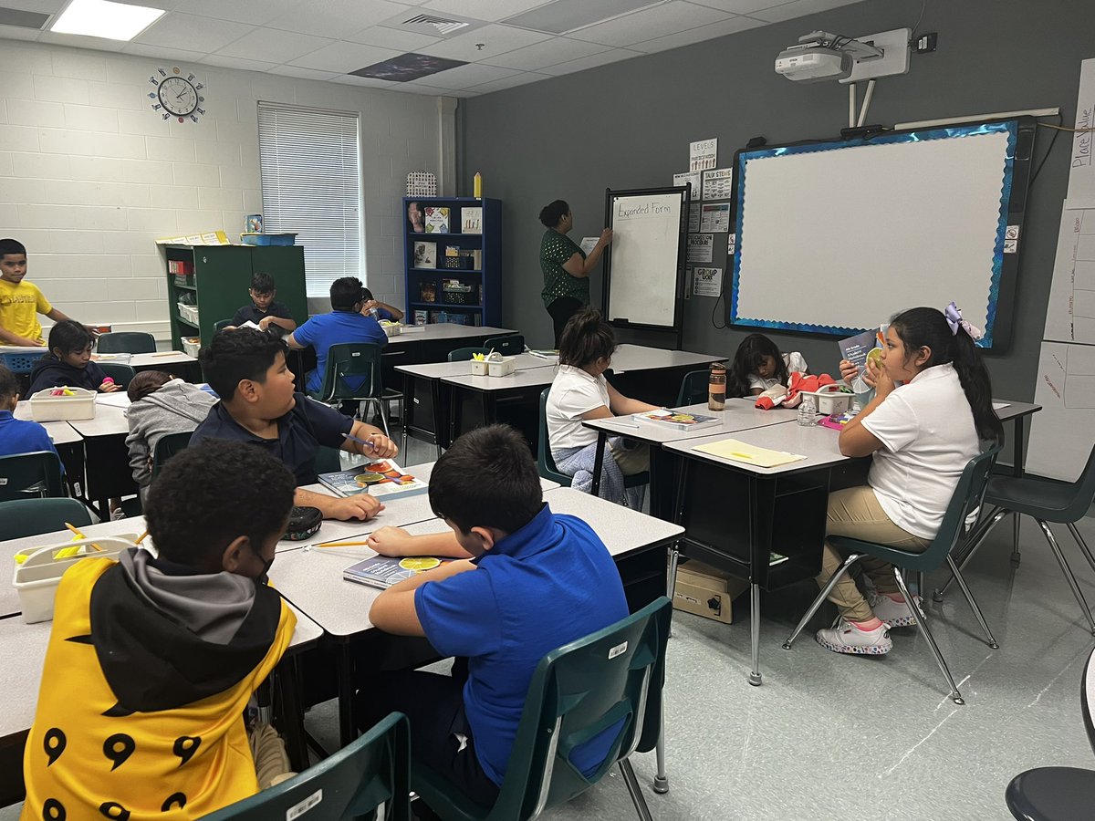 esilva117's tweet photo. I love going into classrooms and supporting our teachers! 4th grade teacher in action teaching how to represent the value of digits using expanded form 🎉😍@ROOSEVELTELEMS @EISDofSA @MathReymundo https://t.co/wTMLQAmk57