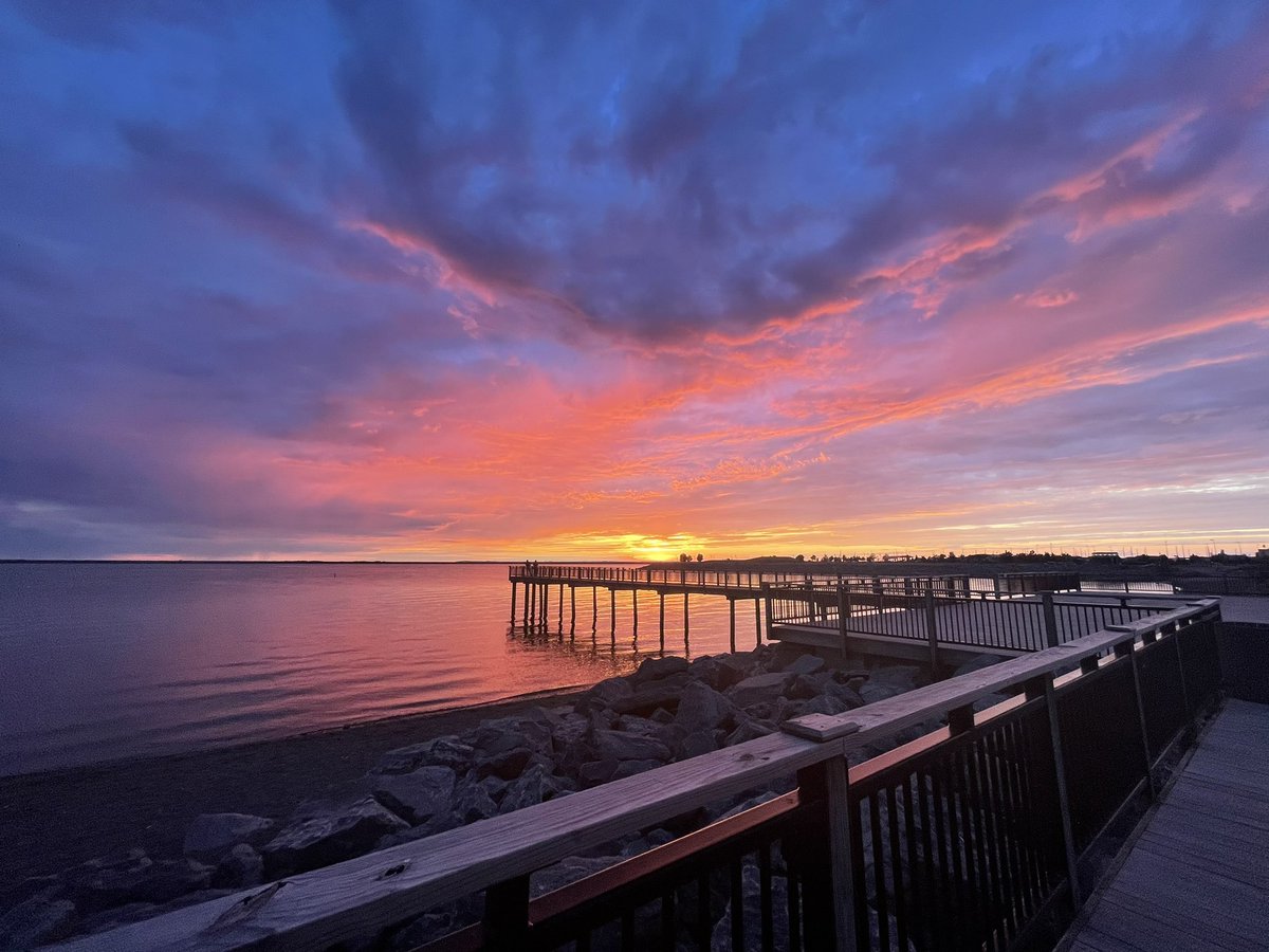 tttttaylorlyn's tweet photo. @WGRZ  The sunset at Gallagher Beach on 8/15/23. The place I call home is absolutely beautiful. https://t.co/C0j8nKPIdI