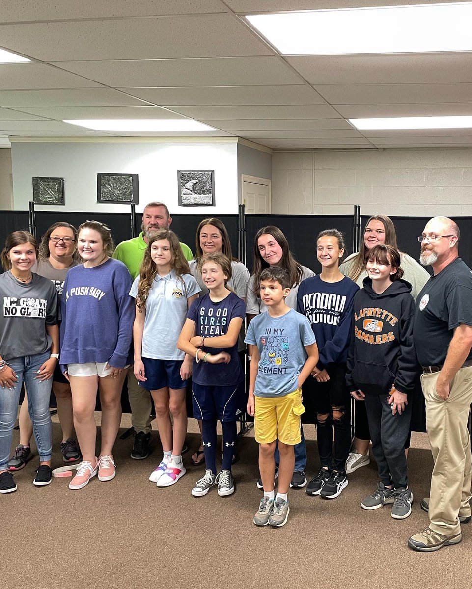 ymca_northga's tweet photo. Thank you Ft. Oglethorpe Kiwanis Club and @walkercountyschools Goat Showers for helping us kick off #backpackblessings year nine! 1,422 meals were packed for students who might otherwise go hungry on weekends. #hungerfree https://t.co/xRpvlgz4Ky