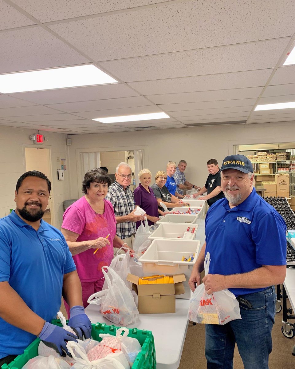 ymca_northga's tweet photo. Thank you Ft. Oglethorpe Kiwanis Club and @walkercountyschools Goat Showers for helping us kick off #backpackblessings year nine! 1,422 meals were packed for students who might otherwise go hungry on weekends. #hungerfree https://t.co/xRpvlgz4Ky