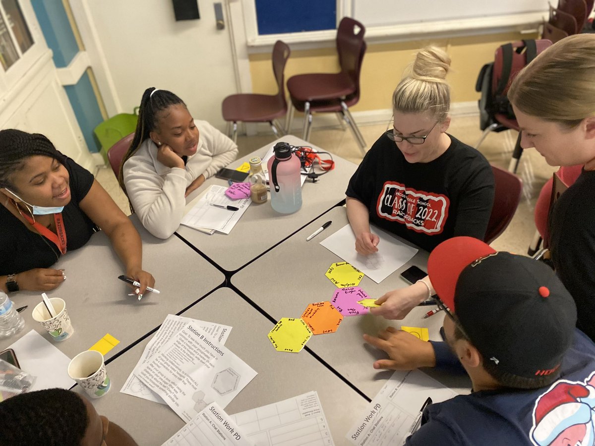 Hogg_Razorbacks's tweet image. Teachers spent their morning learning a variety of best practices from our amazing Hogg teacher leaders! #LiteracyRoutines #CANVAS #SmallGroupInstruction #DataDrivenInstruction #TLAC @HoustonISD @HISDMiddleSchls @tudon_martinez