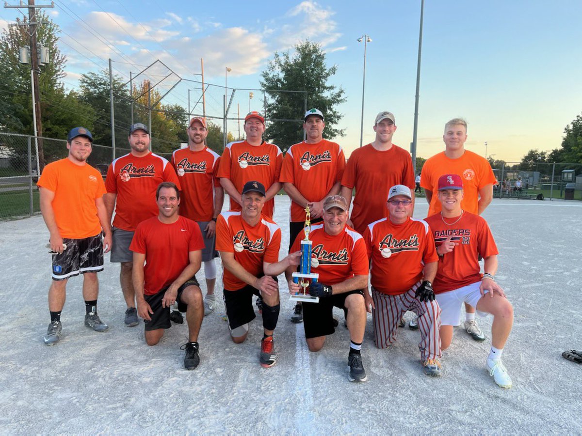 10_MattyIce's tweet photo. @arnispizza1965 are your 2022 WL Men’s Softball Champs! #MeetYouAtArnis #Pizza https://t.co/6rNigc2q4U