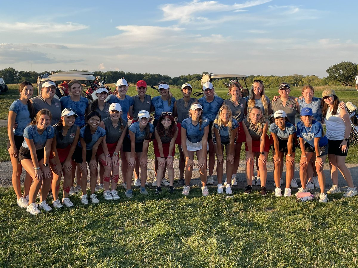 GirlsGolfFHS's tweet photo. Always a great day when you get to spend it with family!  Congratulations to the Lady Royals on winning the Mudsock 163-193.  @FHSTigers @IHSAA1 @PurgatoryGolfCl @HSEAthletics https://t.co/hjHG3SQ5Ks