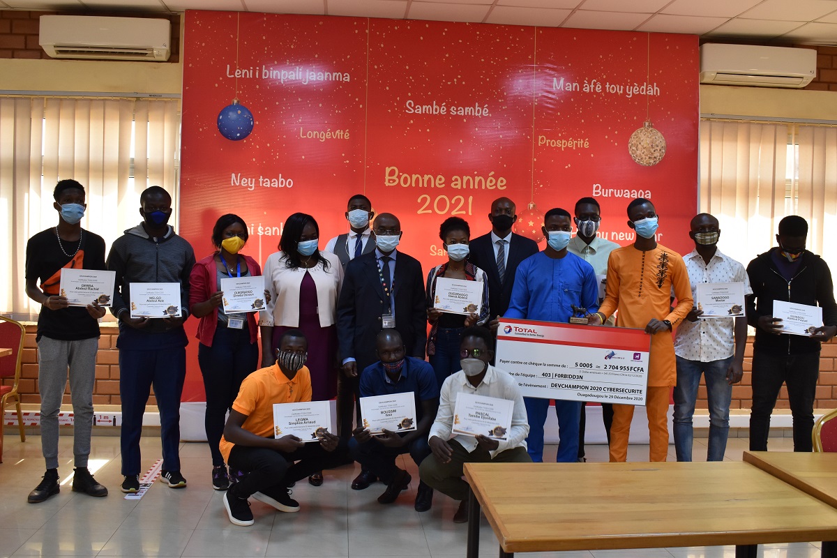 aboyarm's tweet photo. Venez affirmer votre talent en codage informatique en participant à la 3ème édition de DEVCHAMPION (Oct 2022). Gagnez le 1er 🏆de 5 000$ et faites vous repérer par les startups &amp; entreprises. Inscription https://t.co/uXc0QyUpeP
 #DEVCHAMPION 🤝 https://t.co/rJVwOMaL1c