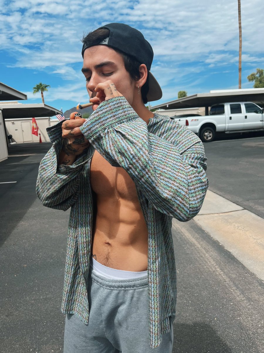 wesleytucker's tweet photo. here's my sneaky link🫣 https://t.co/VePYgCngfx https://t.co/CeLNLzBJ8I