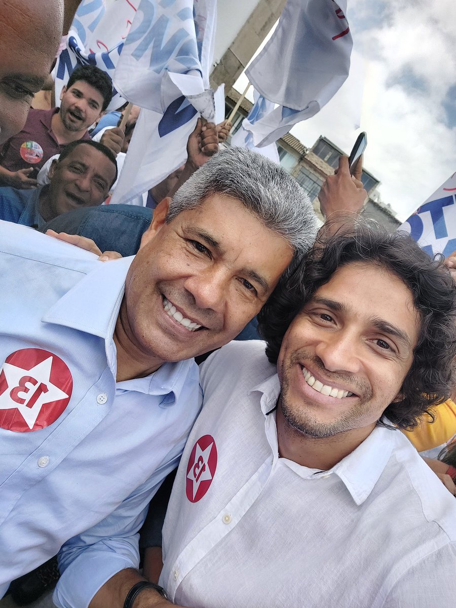 Andersonfragaba's tweet photo. Um professor, um homen que venceu com luta, através da educação, através de oportunidade, candidato com a cara do povo da Bahia, por isso a Bahia vota 13.
 #Jeronimo13 #Lula13 @Jeronimoba13 https://t.co/YdQIPqDR2w
