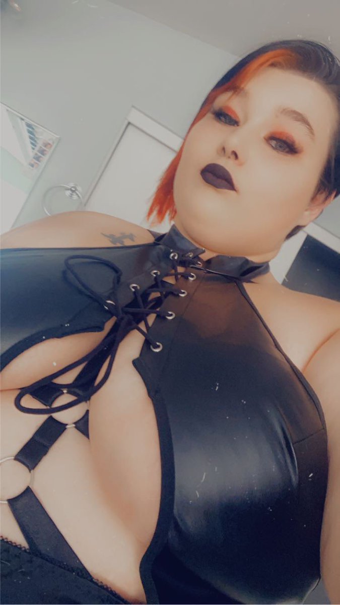 Plus_Sized_Doll's tweet photo. Go check out my newest post on my Only Fans!! The link is in my bio😜👀🥵 #bbw #accountant #AdultWork #Milf #onlyfansmilf #pawggoddess #chubby #BigTits https://t.co/6aZ4pwbsaa