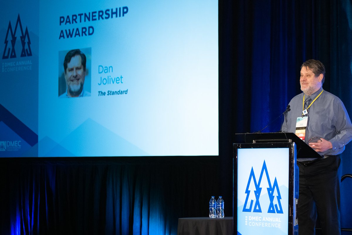 DMECAbsenceMgt's tweet photo. Two professionals — @Dr._Dan_Jolivet and Patty Borst — received the 2022 @DMECAbsenceMgt Partnership Award during #DMEC2022 in recognition of their exemplary support and dedication to the organization, its programs, and mission. #absencemanagement #HumanResources #Leadership https://t.co/k4cL7TRYBV