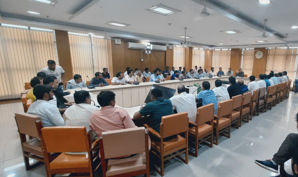 rearindiaa's tweet photo. @rearindiaa at #Ajmer_Discom to discuss about the irregularity in the tendering process for #Rooftop_Solar #subsidy_Scheme in Rajasthan @AvvnlPro
@mnreindia @JeevanKumarJet1 @ashokgehlot51 @BSBhatiInc @manish_ina @ManishYadavIn @RajKSinghIndia @arvindsindhawa @itsajayadav https://t.co/J2DaMcBL61