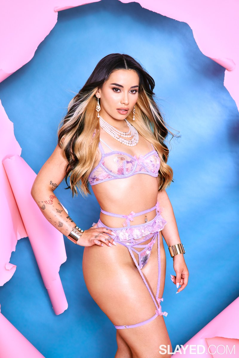 👑 Artoria Pendragon 🐉 🇺🇦 on Twitter: " @AriaLeexxx @slayedxofficial 👭