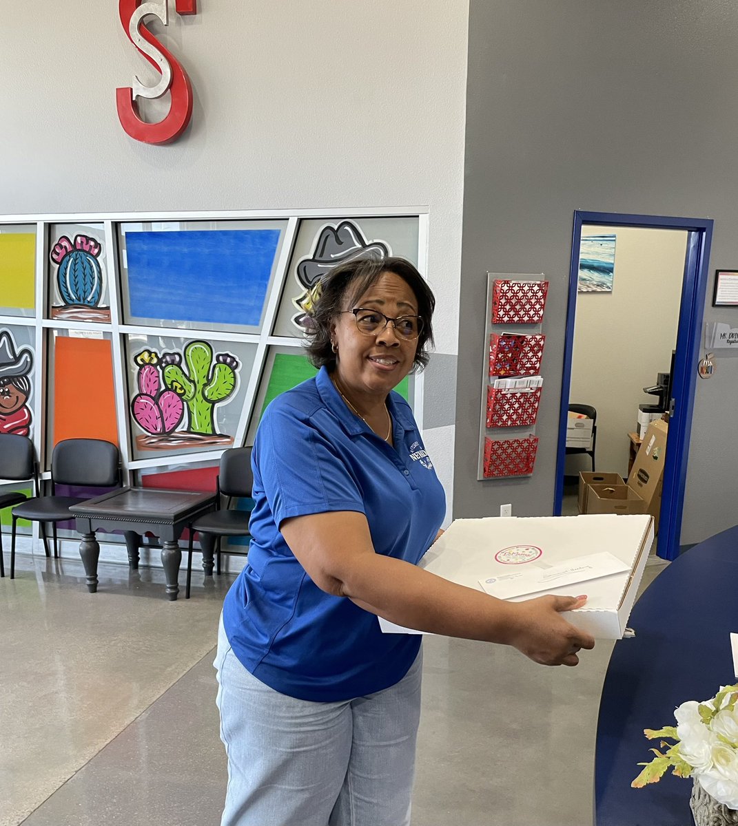 Daniele4mayor's tweet photo. Welcome Back📚 It’s the 2nd Day of the 2nd Week of the New School Year, the perfect time to show some love &amp; appreciation with some @Domazinglv treats for our #AD1 Educators &amp; Staff. Wishing you and your students a very creative, productive and successful year!!  @ClarkCountySch https://t.co/DSNuyy4Abi