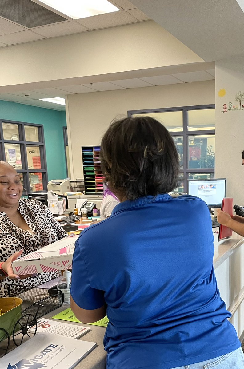 Daniele4mayor's tweet photo. Welcome Back📚 It’s the 2nd Day of the 2nd Week of the New School Year, the perfect time to show some love &amp; appreciation with some @Domazinglv treats for our #AD1 Educators &amp; Staff. Wishing you and your students a very creative, productive and successful year!!  @ClarkCountySch https://t.co/DSNuyy4Abi