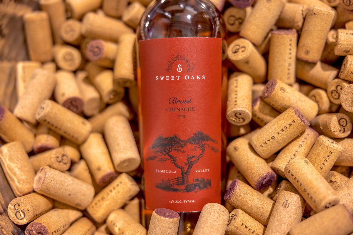 RedneckVine's tweet photo. 🍷Yielding a strong wild 🍓 aroma &amp; savory spice quality...this '19 Brosé Grenache is a must-have wine! Get yours today👉  https://t.co/0GYtttDjCk https://t.co/TBnDZHi3v5