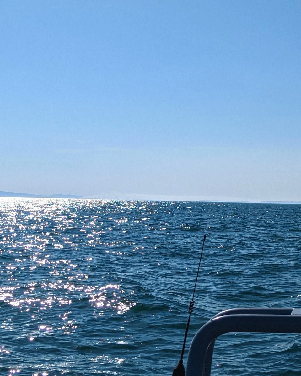 BenJieStills's tweet photo. "I love places that make you realise how tiny you and your problems are."
•
•
#quoteedit #isleofwight #wearesmall #beautifulearth #quotecaptions #onthesea #fishing #blueskies #seascape #seacore #blueocean #wideopenviews https://t.co/rKeJFSYfQF