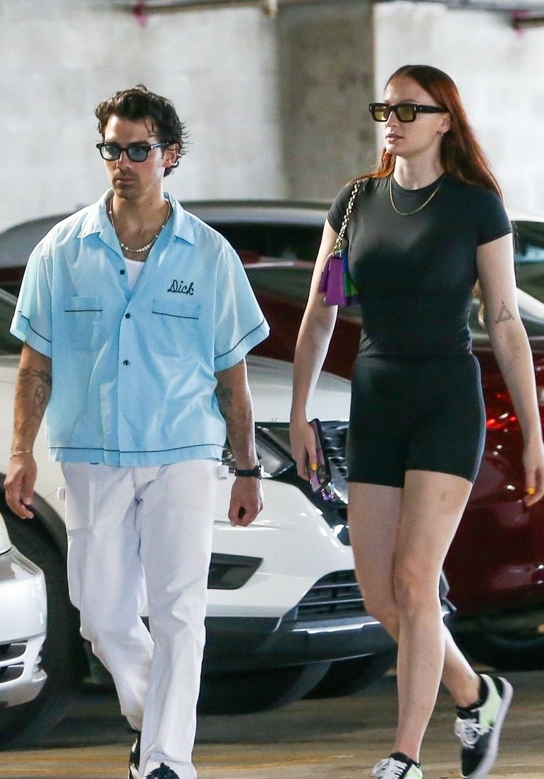NEW 📸 Sophie Turner and Joe Jonas spotted out and about in Miami.