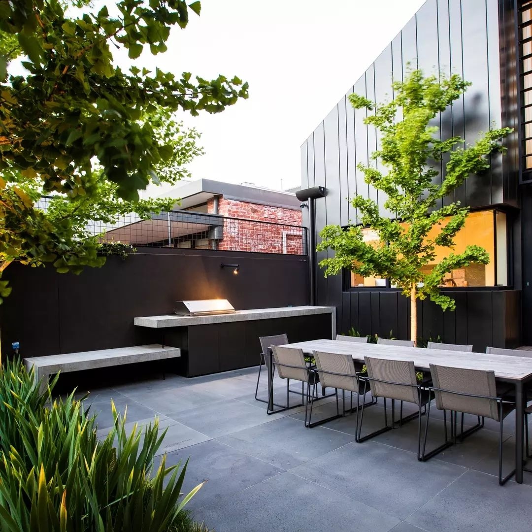 GraniteWorksAU's tweet photo. "We paired bluestone pavers with an in-built polished concrete and matte black BBQ to complement the black steel exterior." 
- Ian Barker Gardens

⚒️ Featured Stone
Paving: Premium Bluestone, Sawn Finish https://t.co/UuaWn8LX61