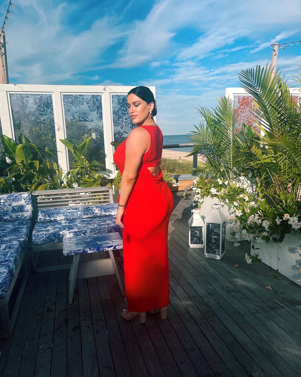 tucci___mane's tweet photo. first time out this whole summer since losing both my grandmother &amp; my dog in the span of 2 weeks. Grief can be tough but it was beautiful to get out to Montauk to decompress &amp; reflect by the water, it truly was so soul calming❤️ https://t.co/gHNdAgJz4X