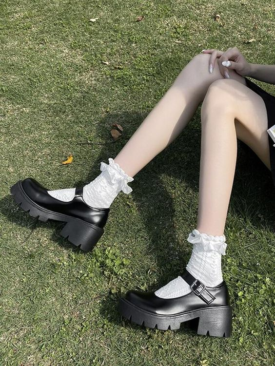 disordered_kit's tweet photo. Bored so heres some legspo cus legspo is the best !!
(the third girl is SO TINY wtfffff ???? I want it sososo bad UGH)
#edtwt #baetwt #thinspo https://t.co/AJujrwkMTT
