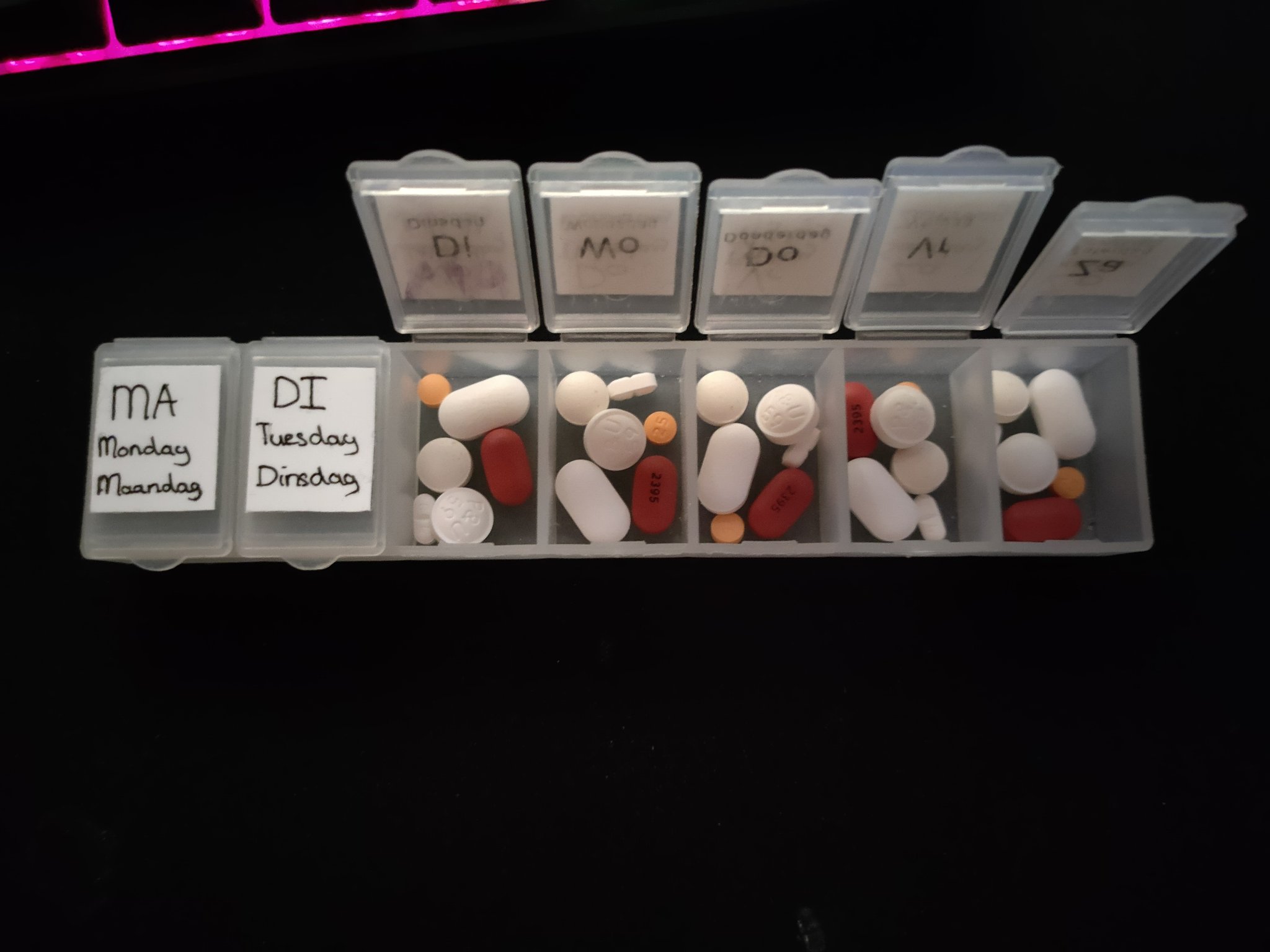 Lilith🖤 on Twitter "Swallowing pills always make me feel nauseated🤢