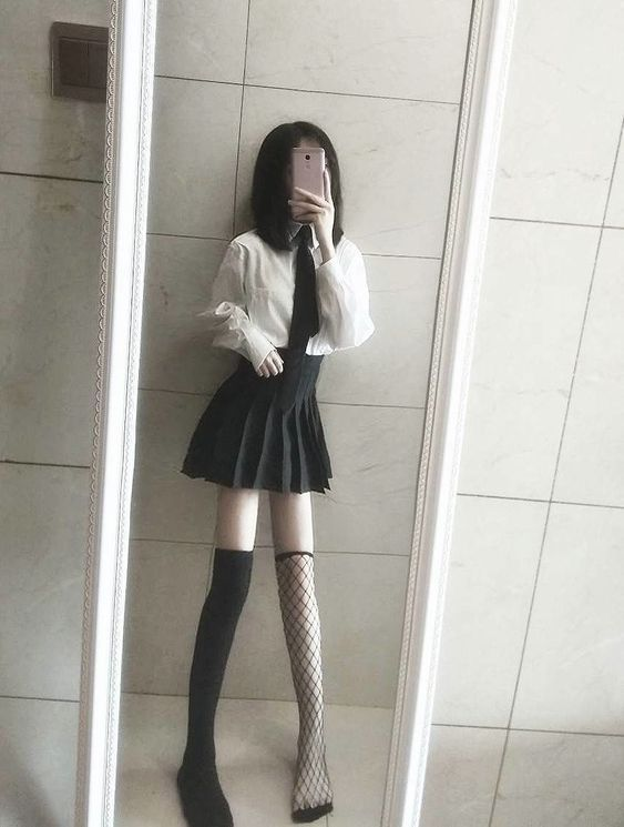 disordered_kit's tweet photo. Bored so heres some legspo cus legspo is the best !!
(the third girl is SO TINY wtfffff ???? I want it sososo bad UGH)
#edtwt #baetwt #thinspo https://t.co/AJujrwkMTT