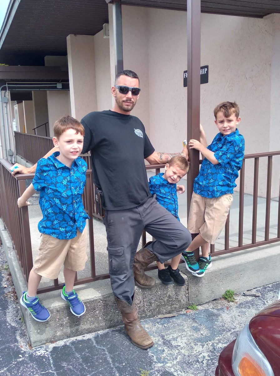 BallBoyRacing's tweet photo. @marcuslemonis My boys and I at their school meet &amp; greet last week. The one on the left is the one I'm trying to repair the relationship with before its to late. I will admit i didnt think it would be like this when i left. #KindnesswithMarcus https://t.co/PP51LTTaFi