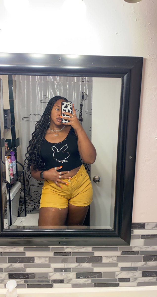 nalijahdaniels's tweet photo. #bOSUrollcall
hey i’m nalijah (:
- 4th year english creative writing major with minors in fashion &amp; retail studies and professional writing
- from norman, ok 🤠
- msp, ouab, &amp; hercampus https://t.co/Pp5OXKw9lO