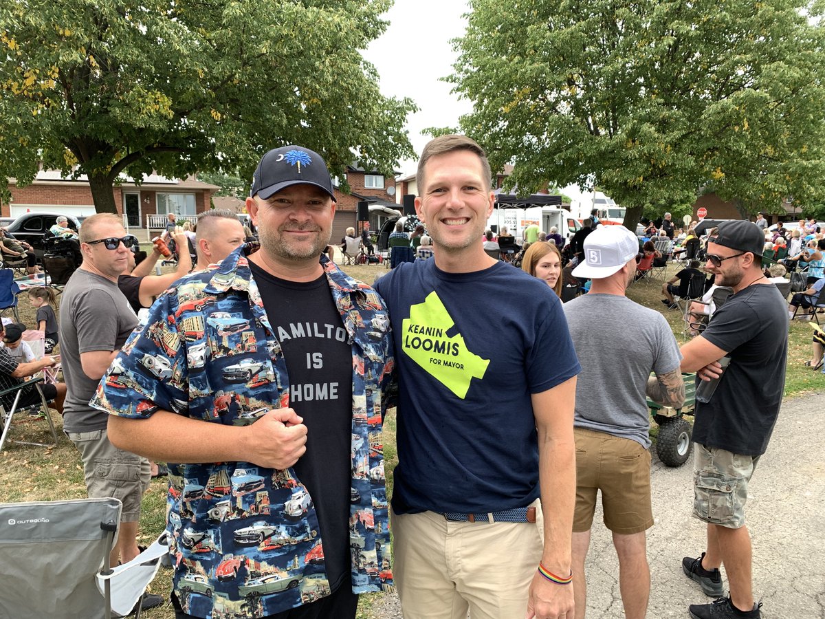 voteloomis's tweet photo. Magical night in Eleanor Park,  #Ward6!🤩

It’s so special to see neighbours, friends and family come together in support of a great cause.

Congrats to @BillYates12 and @CovidElvis on such an incredible community food drive, smashing their goal of one tonne of food donations.🙌 https://t.co/MA3WzKdTMH