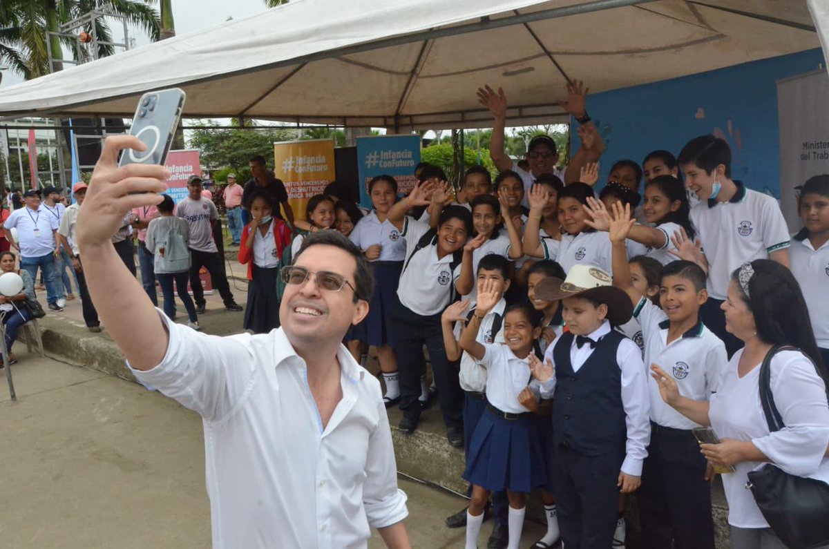 juanfranciscoNH's tweet photo. ¡La niñez manabita si tiene futuro!

En Flavio Alfaro se realizó la feria #InfanciaConFuturo, aquí 877 menores empezaron a recibir atención en la lucha contra la desnutrición crónica infantil. Una promesa cumplida ✅ de nuestro presidente @LassoGuillermo. https://t.co/hGrqs1Z2Yc