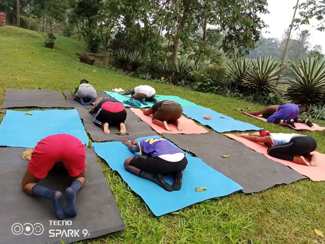 fitcliqueafrica's tweet photo. What's a better environment for meditation and African yoga than right next to the river?😎 where you have a clear view of water and the waves relaxing your body and soul.
#reclaimingournarratives
#writingfellowship
#communityhealing https://t.co/KF2boeKgJM