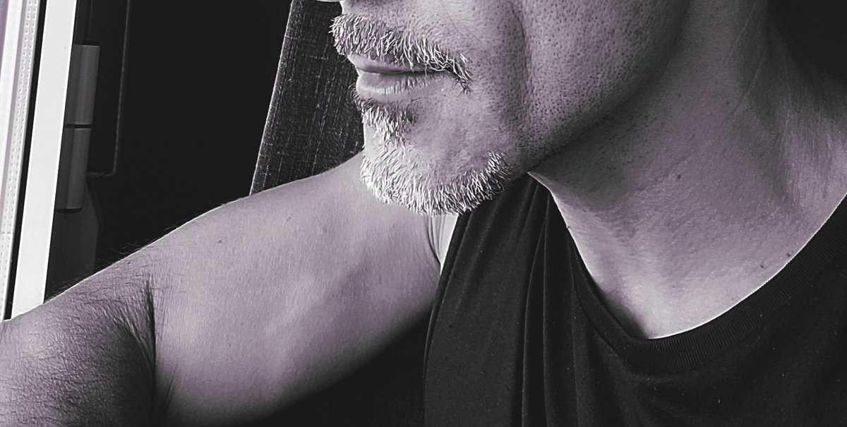caballerete40's tweet photo. Estimada barba, por favor deja de ponerte blanca que me hace más viejo de lo que soy. Buenos días sátir@s #MiercolesDeBarbas #MiercolesDeCulitosRicos #assyunkie #asswatcher #asslicker #caballerosiempre #madurezyserenidad #empotradormimoso #gingerman #pontea4quetecomotodo https://t.co/SPZ2gTsaHl