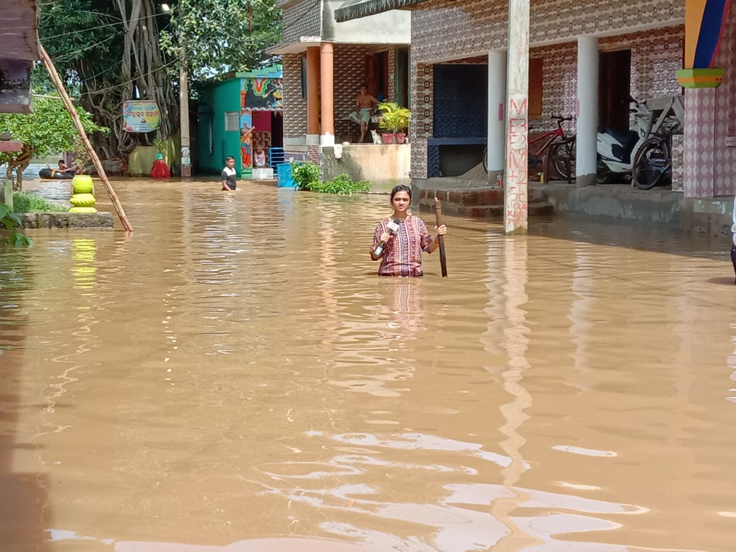 NilimaPriya21's tweet photo. #FloodLive #PURI
Flood coverage of Puri dist Kanas block dokanda village @ArgusNews_in https://t.co/E4J9ee6IfT
