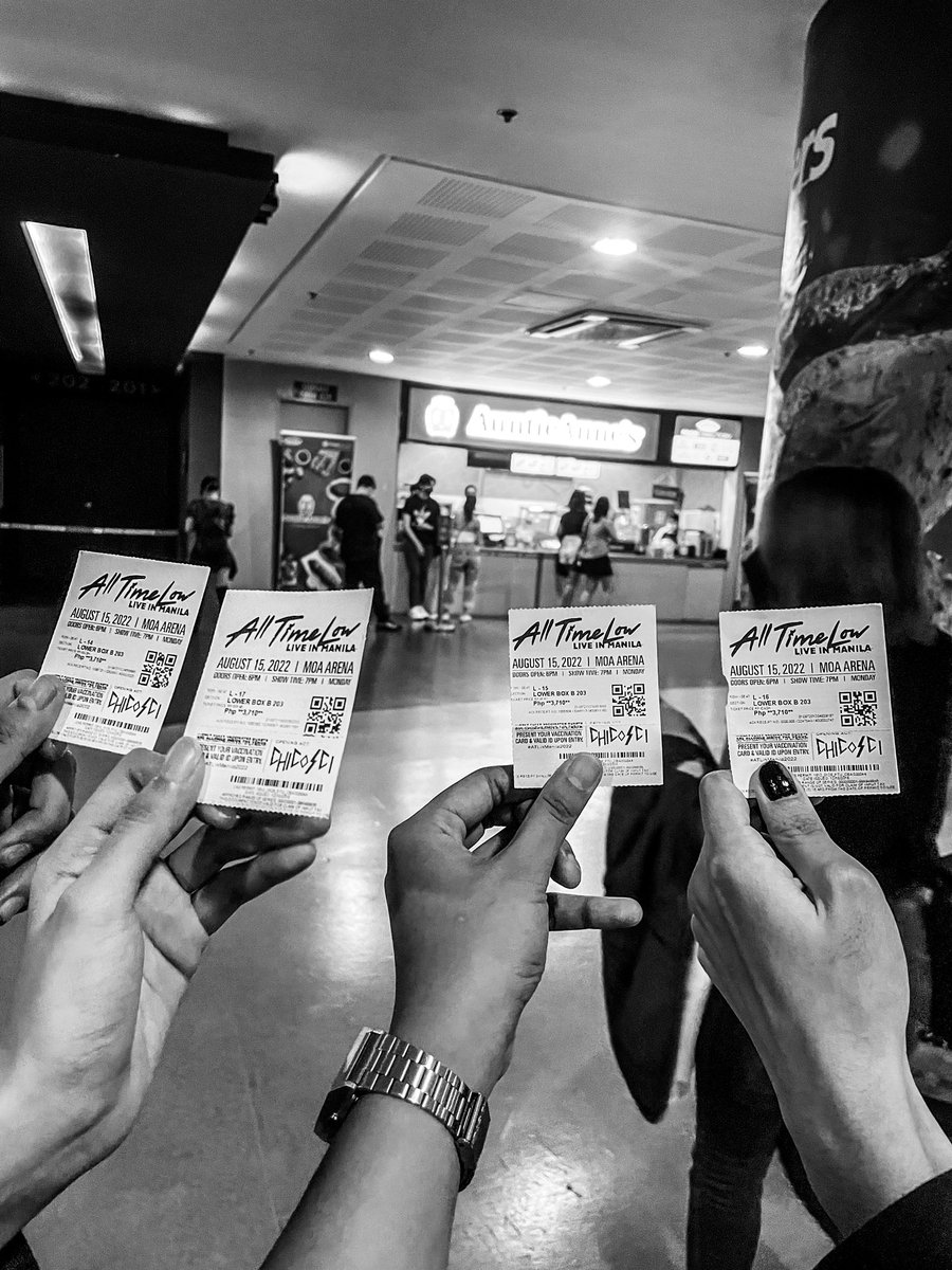 LovelyGarin's tweet photo. #AllTimeLowInManila #alltimelowMNL2022 β€οΈ @AllTimeLow https://t.co/rOMDKnIq15