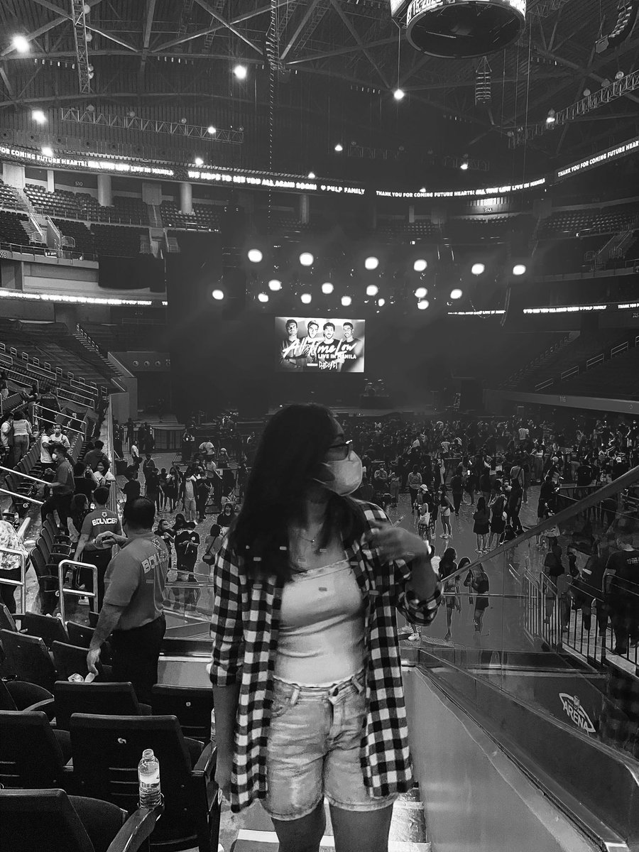 LovelyGarin's tweet photo. #AllTimeLowInManila #alltimelowMNL2022 β€οΈ @AllTimeLow https://t.co/rOMDKnIq15