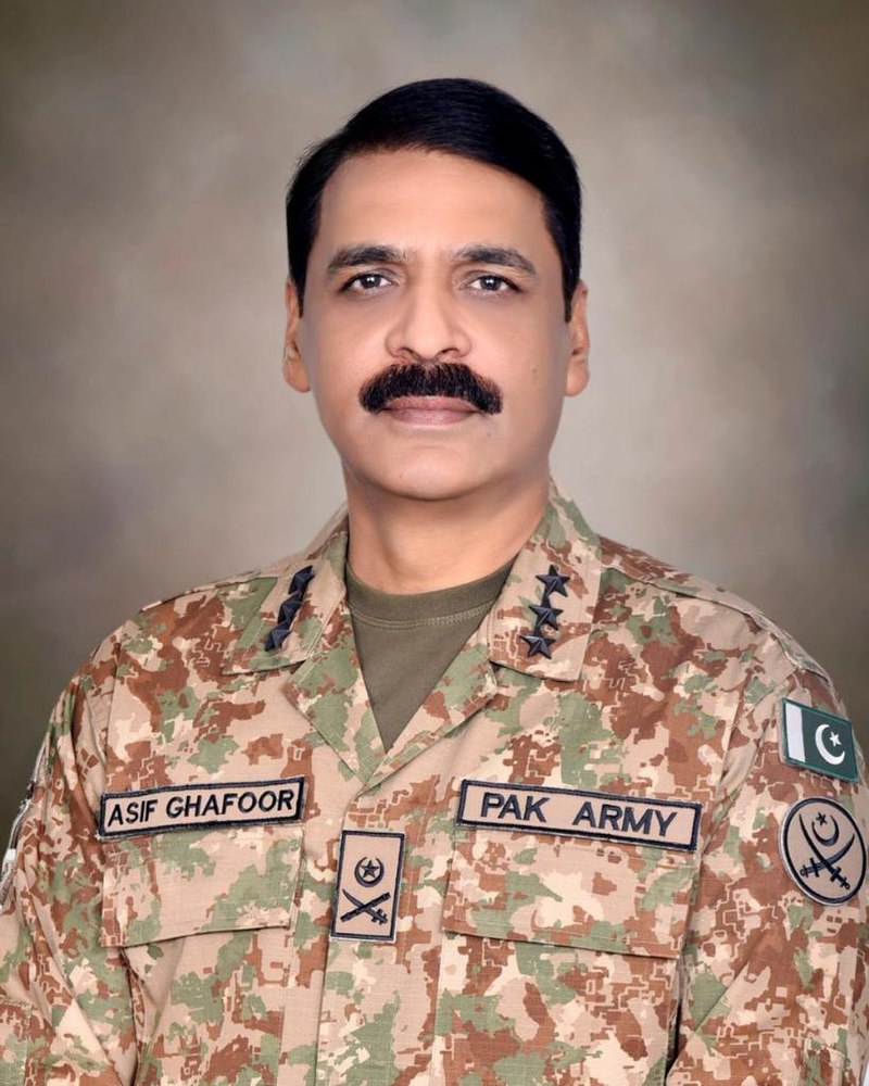 AGFanOff's tweet photo. کوئٹہ والوں کیلئے خوشخبری،
عوام کی پریشانی کو مدنظررکھتےہوئے کمانڈر 12 کور جنرل آصف غفور نے شہر کے مختلف علائقوں میں غیر ضروری چیک پوسٹس ختم کرنے کے احکامات دیئے
جن میں سریناچوک، عالی روڈ، ایف سی ہیڈکواٹر والی سڑک کو بھی کھول دیا, جس پر عوامی حلقوں کیجانب سےخوشی کا اظہار کیا گیا https://t.co/ByKNFlm5PL