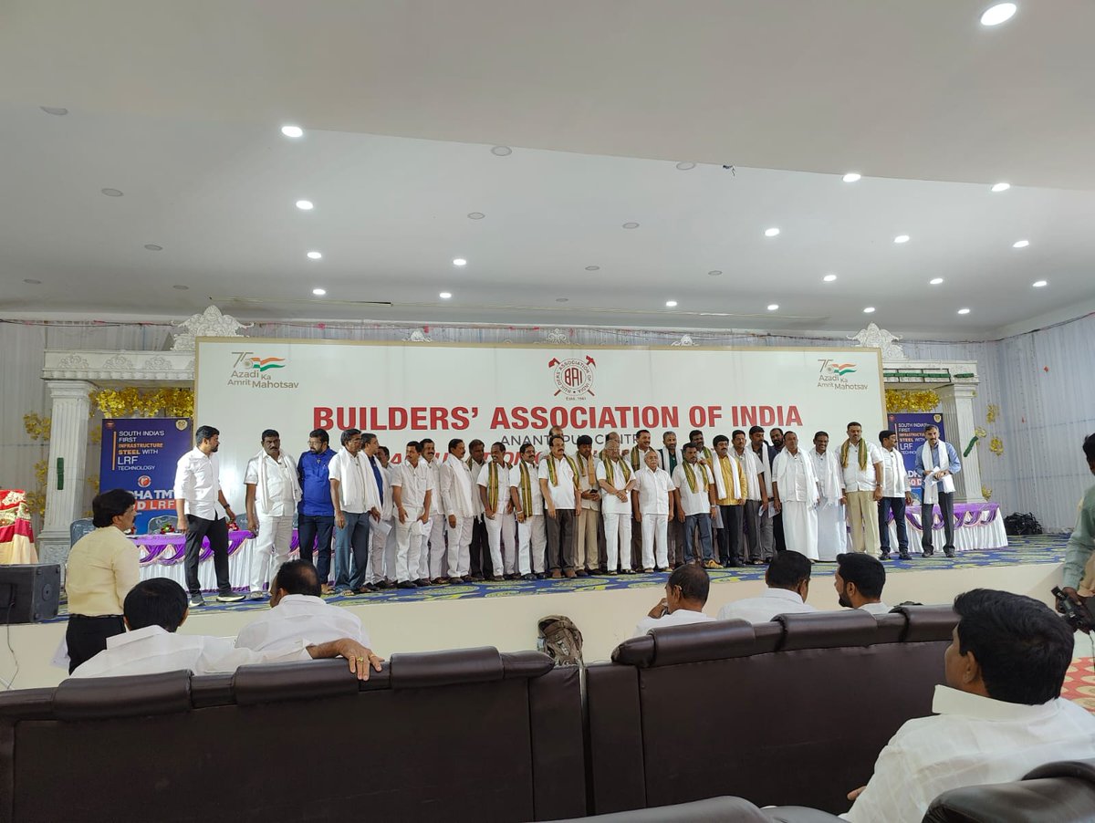 Radha_TMT's tweet photo. On 14th Aug’22, Radha TMT organised ‘Builders Association Of India’ at Anantapur Centre. Builders were given a token of appreciation for their work.
#radhatmt #radhatmtbars #buildersmeet #anantapur #foundation #strength https://t.co/uWHHRu08Yv