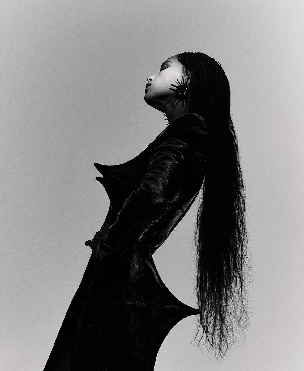 RobBattinson_'s tweet photo. Zoë looks like someone from Sandman in these new outtakes from WSJ photoshoot. https://t.co/8A52kUWrEM