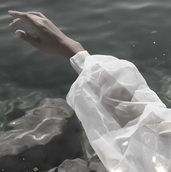 .•"♥︎"•. Un hilo de preguntas que empiezan con "¿Qué harías si.. ?", puedes responder si estas aburridx o no puedes dormir .•"♥︎"•.

by admin 🐻