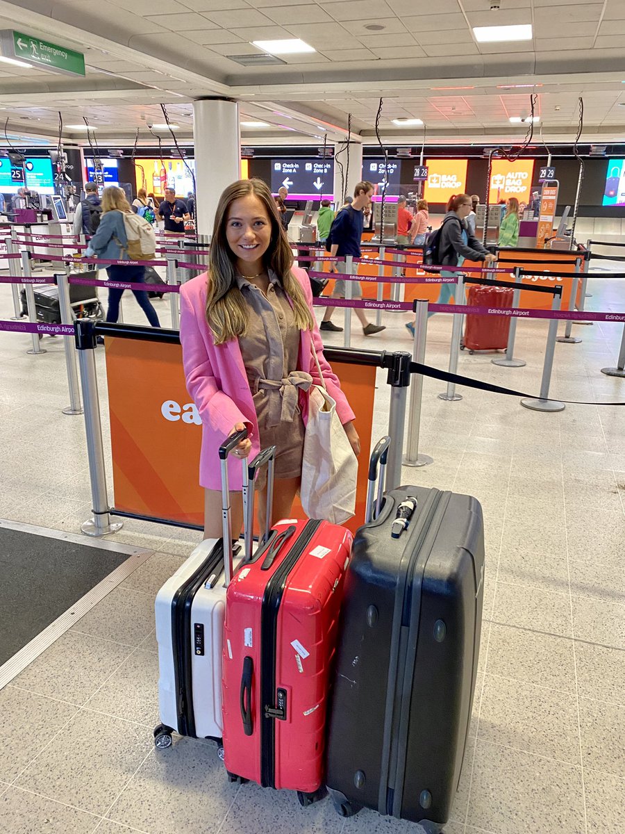 Wishing all the children &amp; teachers an amazing first day back at school today!! 📚😁The end of summer brings new adventures, I hope you try your very best, aim high and enjoy yourself! 🌟