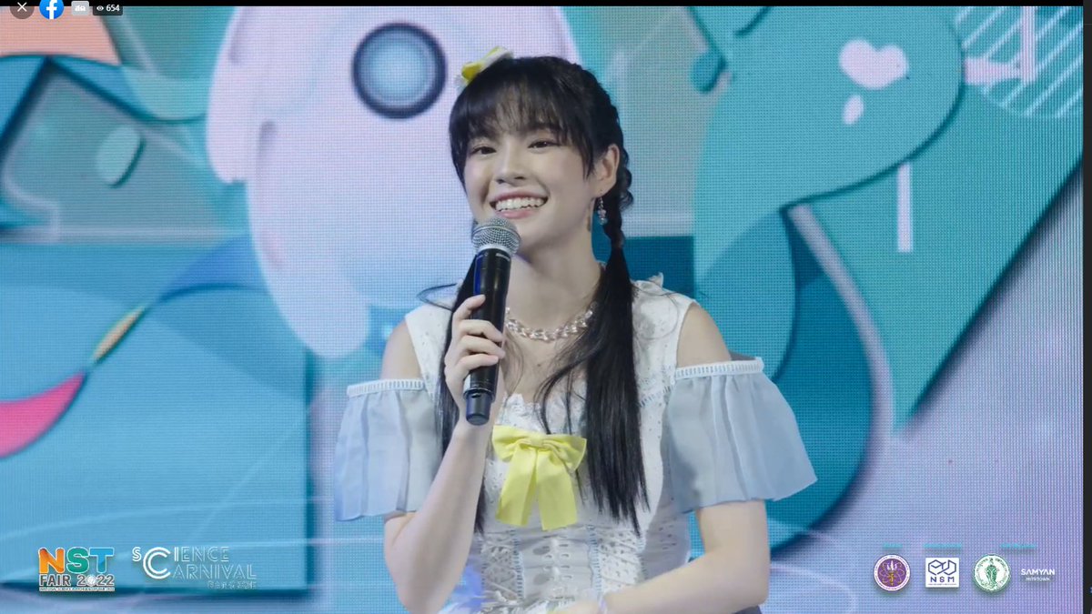 ไม่ต้องบอกก็รู้ว่าแฮปปี่ขนาดไหนเป็นแบบนี้ทุกครั้งเวลาเค้าได้เล่าเรื่องราวที่ชอบ สิ่งต่างๆที่ไปเจอมา ได้มีคมมาคอยแชร์ความชอบกัน คนที่มีความฝันเรื่องเดียวกัน 

Cherprang Science Alive

#ScienceCarnivalxBNK48
#CherprangBNK48