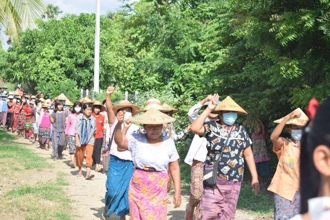 Joint forces of pro-democracy villagers of several villages from northern Salingyi township and eastern Yinmarbin township staged a strike against military dictatorship.  #2022Aug17Coup #FreezePaymentsToJunta #US_SanctionMOGE #WhatsHappeningInMyanmar