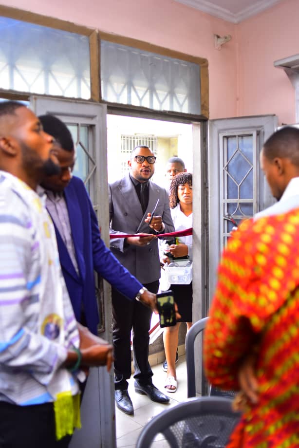 GPKL_ongd's tweet photo. Enfin, nous avons un bureau permanent. Revivez en images la cérémonie d'inauguration de notre siège social situé dans la commune de lemba. Nous sommes sur l'avenue Kiangwe, au premier niveau de l'immeuble Garage Lokole vers bay-pass. Contact  +243823876118. #GPKL_RDC #GPKL_ONG https://t.co/qQLR65MGk9