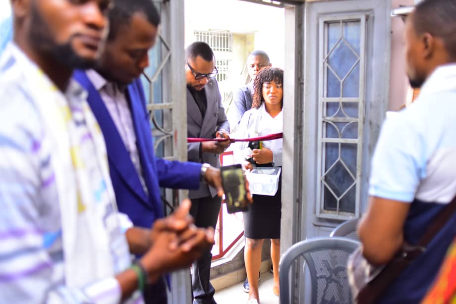 GPKL_ongd's tweet photo. Enfin, nous avons un bureau permanent. Revivez en images la cérémonie d'inauguration de notre siège social situé dans la commune de lemba. Nous sommes sur l'avenue Kiangwe, au premier niveau de l'immeuble Garage Lokole vers bay-pass. Contact  +243823876118. #GPKL_RDC #GPKL_ONG https://t.co/qQLR65MGk9