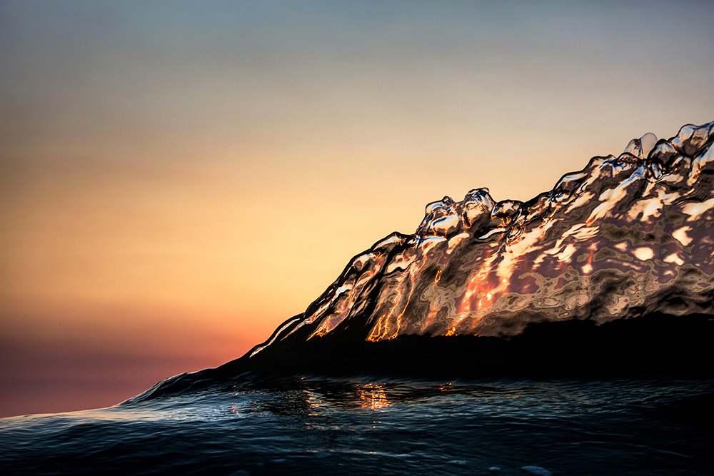 WarrenKeelan's tweet photo. As the sun rises above the sea. https://t.co/EfGkrZhLgD
