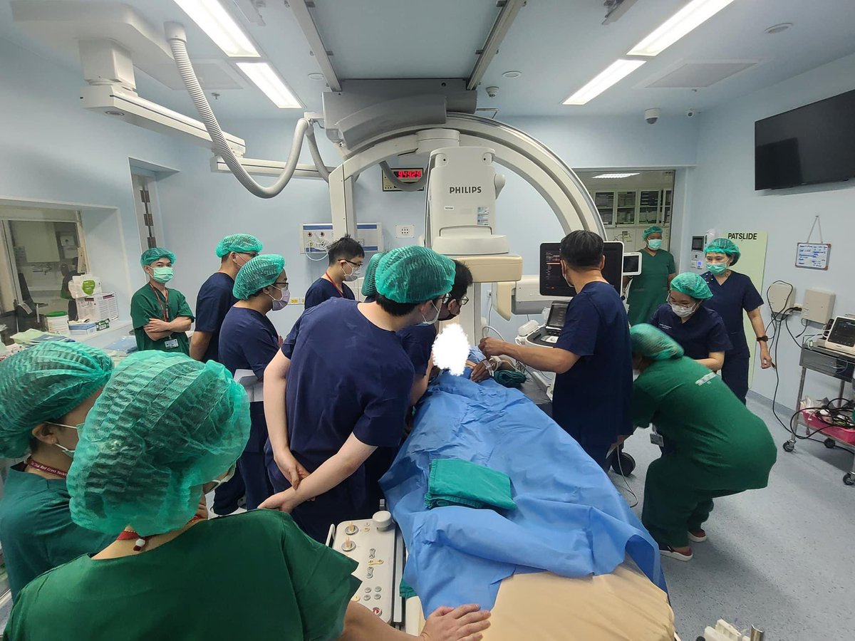 YongcheolKim2's tweet photo. #CardioTwitter #RadialFirst
<ASEAN SNUFFBOX Workshop: Day 5>
Meet Prof. Wacin Buddhari in Chula Hospital and have the presentation for SNUFFBOX approach #LdTRA #RdTRA
Happy to be with the enthusiastic staff and fellow and support them to initiate SNUFFBOX approach. https://t.co/Dlk1PcU3F1