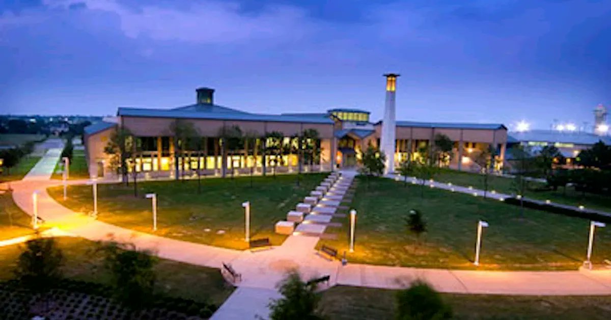 FriscoDemocrats's tweet photo. #Urgent: #Voter Registration opportunity at #CollinCollege - #Frisco Campus: #VDRs needed on Monday, August 22. Hosted by @CollinDemocrat. Learn more and sign up now via @LetsMobilizeUS: https://t.co/fL59HAYfx2 https://t.co/OCduHbls8X